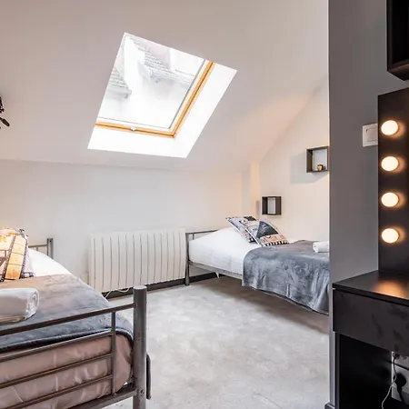 Petit Cocon Cine, Animaux Ok, A 2 Pas Du Centre アパート